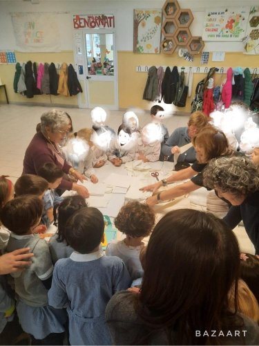 Alla “Riccardo Ricci” le nonne “ortolane” realizzano sportine riciclabili con i bambini