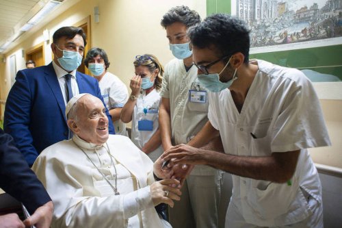 Papa al Gemelli: Bruni, “quadro clinico in progressivo miglioramento”
