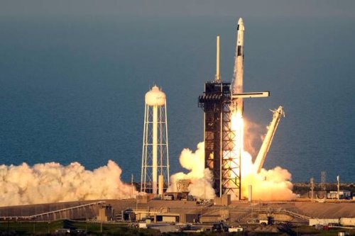 „Crew Dragon“: Rückhol-Mission für gestrandete Astronauten gestartet