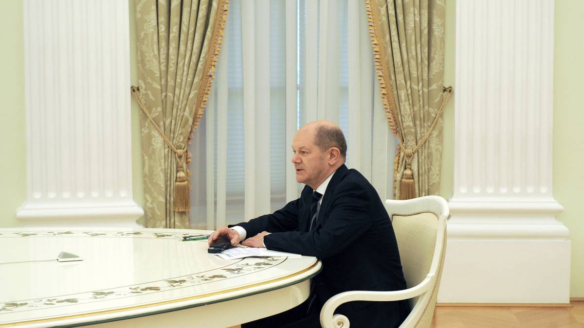 Scholz erklärt: Darum saß ich bei Treffen mit Putin an riesig langem Tisch