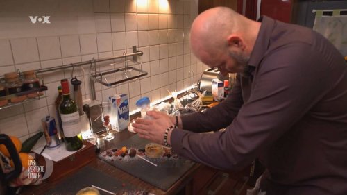 „Traumschiff“-Beleuchter gerät in Zeitnot: Chris muss beim „Dinner“-Dessert improvisieren