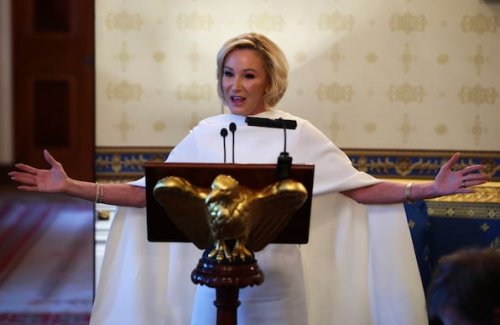 Trumps Glaubensberaterin verkauft zu Ostern übernatürliche Segnungen für 1000 Dollar