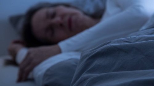Warum wir im Schlaf schwitzen - und wann wir uns Sorgen machen sollten