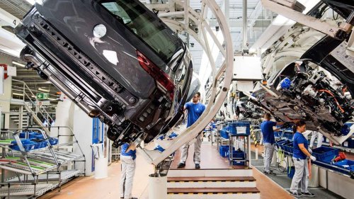 VW-Konzern steigert Betriebsgewinn in 2022 - verkauft aber weniger Autos