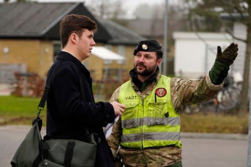 Kronprinz Christian von Dänemark lässt sich beim Militär zum Leutnant ausbilden