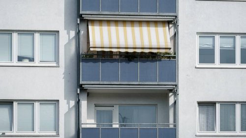 Richtig lüften im Sommer: Fenster auf Kipp, Stoßlüften oder geschlossen halten? Ein Experte erklärt