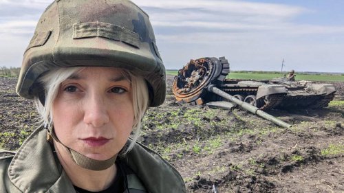 Putins Staatsfeindin Nr. 1: Amerikanerin, Journalistin, LGBTQ und ukrainische Soldatin - alles, was der Kreml hasst