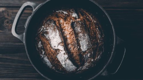 Brot backen im Topf: Das Geheimnis hinter einer knusprigen Kruste