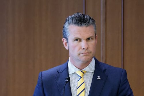 Pete Hegseth: Pentagon-Chef hinterließ mit privatem Handy offenbar überall Spuren im Netz