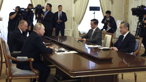 Treffen in St. Petersburg: China und Russland wollen Zusammenarbeit stärken