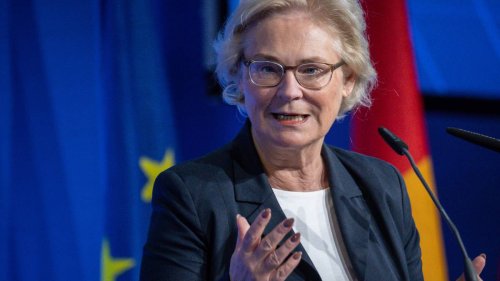 Zustand der Bundeswehr: Verteidigungsministerin Lambrecht setzt sich zur Wehr