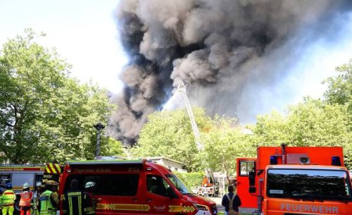 Nordrhein-Westfalen: Feuer bricht in Schulzentrum in Erkrath aus