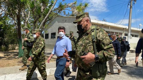 Kolumbien: Sprengstoff-Angriffe auf mehrere Militärbasen – ein Toter und Dutzende Verletzte