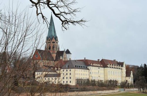 Kloster Sankt Ottilien: Mönch stirbt beim Kerzenanzünden