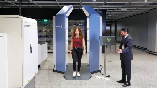 Schneller in den Urlaub: Airport Frankfurt testet neuen Body-Scanner
