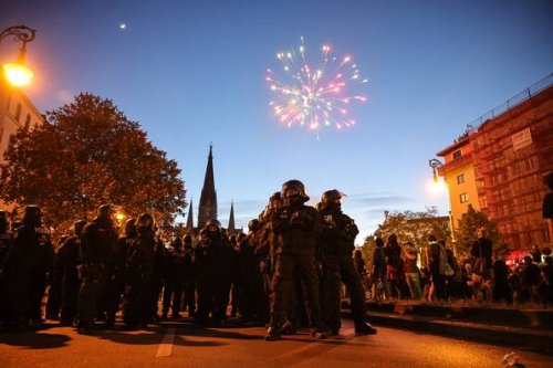 Revolutionärer 1. Mai in Berlin: Kommunistische Kampfrufe und ein Grußwort von Daniela Klette