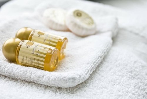 Welche Dinge darf ich aus dem Hotelzimmer mitnehmen?