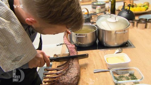 „Das perfekte Dinner“: Brians Gäste frieren und kauen auf rohem Fleisch