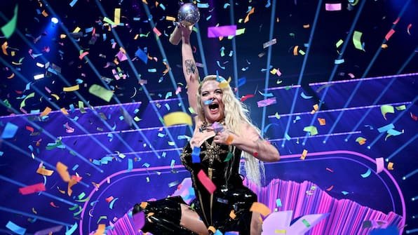 ESC: Finnische Kandidatin Erika Vikman singt „Ich komme“ in Basel