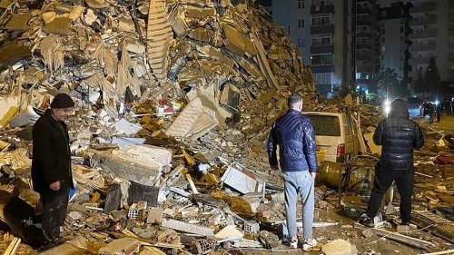 Erdbeben in Türkei und Syrien: mindestens 360 Tote