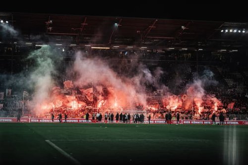 FC St. Pauli: Trainer Blessin schwärmt - „Sind von unseren Fans angezündet worden“