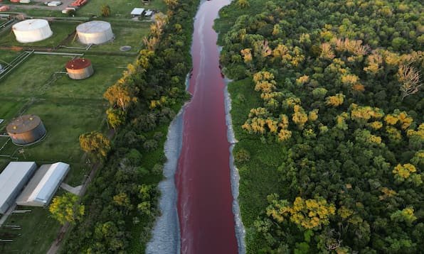 Argentinien: Fluss färbt sich rot – „Wie ein Strom aus Blut“