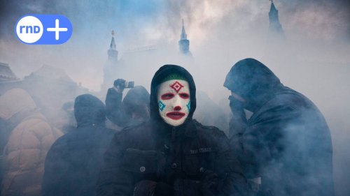 Für Russland ziehen Hooligans in den Krieg: Wenn Neonazis zu Entnazifizierern werden