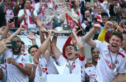 1. FC Köln: Bundesliga-Aufstieg perfekt - Ekstase im Stadion