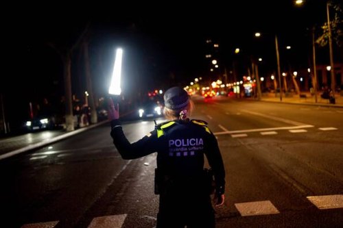Auto fährt in Barcelona in wartende Fußballfans – 13 Verletzte