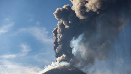 Vulkan Ätna auf Sizilien ausgebrochen: Flughafen stellt vorübergehend Betrieb ein
