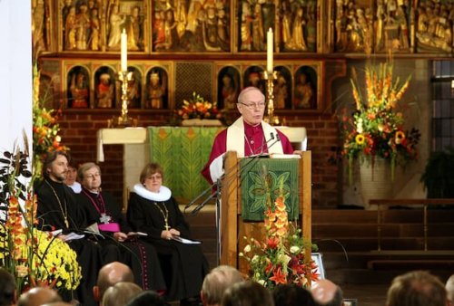 Ostern 2025: Gottesdienste im TV & Livestream – das Programm im Überblick