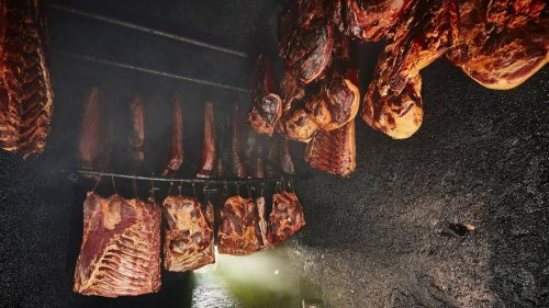 Fleisch und Fisch räuchern: Räucherofen, Temperatur, Haltbarkeit - Wie funktioniert das alte Handwerk?