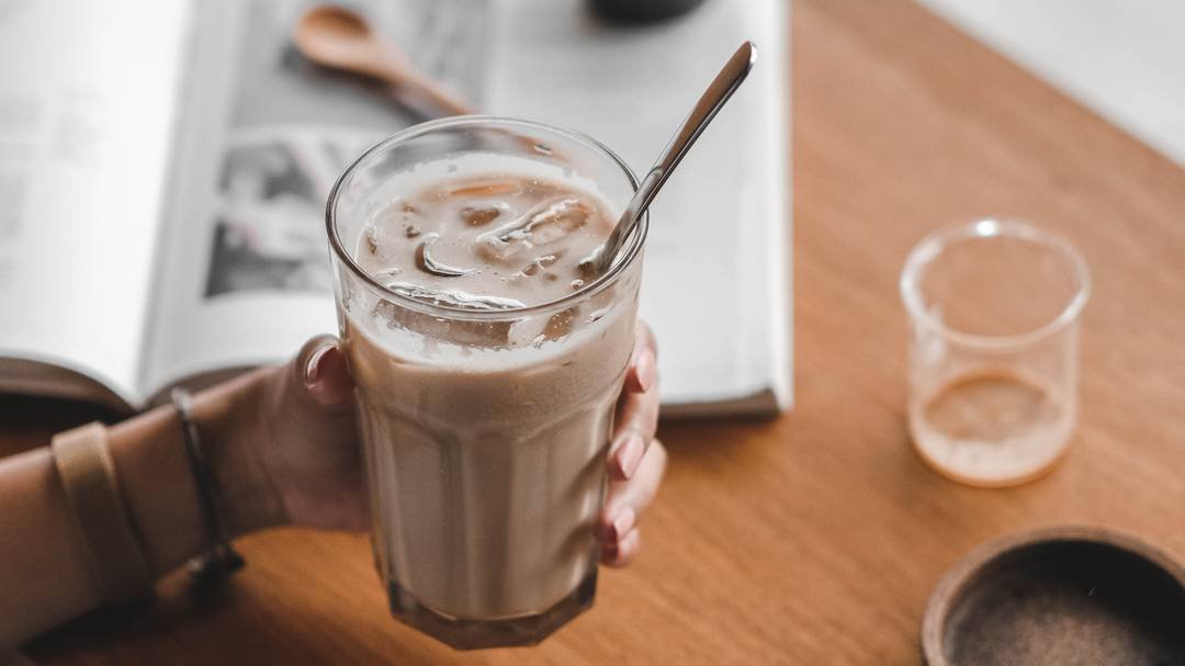 Eiskaffee selbst machen: Einfache Rezepte mit Kaffeepulver, Espresso und mehr