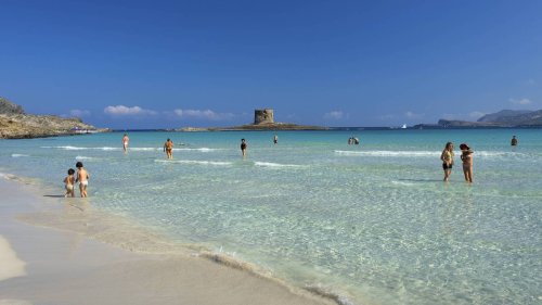 Handtuchverbot an Strand auf Sardinien: 100 Euro Strafe