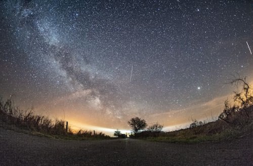 Lyriden, leuchtende Planeten und längere Tage am Frühlingshimmel