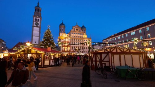 Augsburg: Mann stürzt von Rathausdach und stirbt