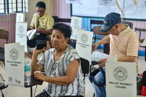 Gekaufte Stimmen, Fake-News, Schüsse - die Chaos-Wahl in den Philippinen