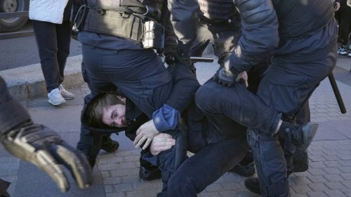 So brutal geht die russische Polizei gegen die Mobilmachungs-Proteste vor