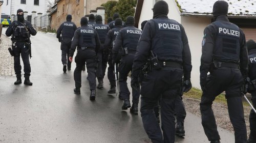 „Reichsbürger“-Razzia in sieben Bundesländern – SEK-Beamter angeschossen
