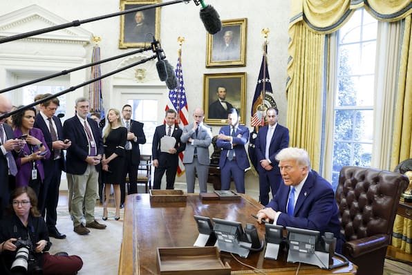 Trump verbannt Nachrichtenagentur AP dauerhaft aus Oval Office und Air Force One