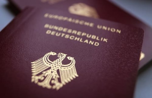 Reisepass und Personalausweis: Neue Dokumente können per Post geliefert werden