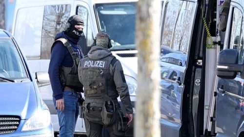 „Reichsbürger“-Razzia in acht Bundesländern – SEK-Beamter angeschossen