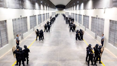 Größter Knast der Welt: El Salvador präsentiert Haftanstalt für 40.000 Gefangene