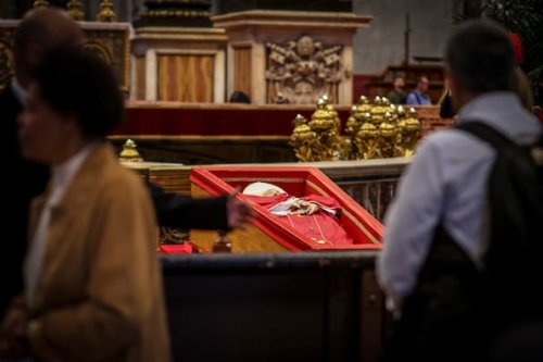Tod von Papst Franziskus: Wie Cyberkriminelle seinen Tod ausnutzen