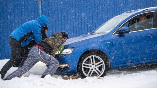 Unfälle und Stromausfälle: Schneestürme sorgen in Osteuropa für Chaos