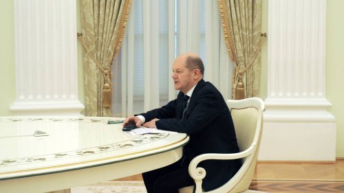Scholz erklärt: Darum saß ich bei Treffen mit Putin an riesig langem Tisch
