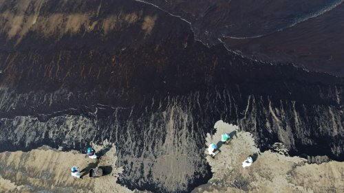 Nach Vulkanausbruch: Ölpest verschmutzt über 20 Strände in Peru