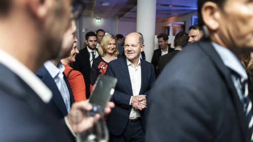 Über den Dächern der Hauptstadt: der Kanzler zu Gast beim RND-„Flurfest“
