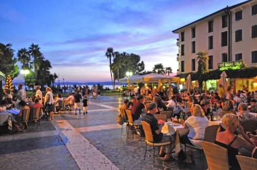 Gardasee: Orte wollen mit Tagesgebühr und Alkoholverbot Massentourismus begrenzen