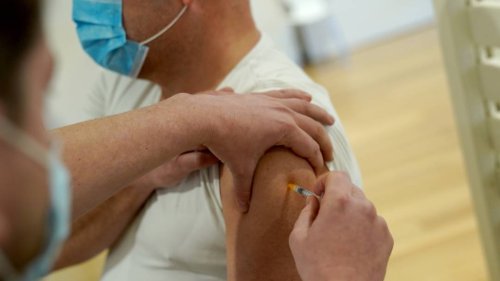 Impfstoff-Forscher appelliert: Jetzt impfen lassen, und nicht auf Omikron-Impfstoff warten
